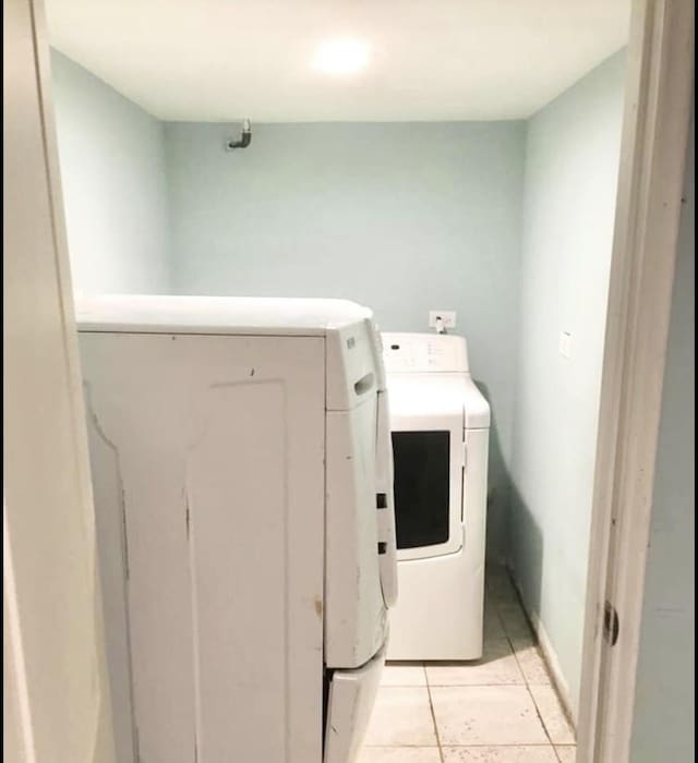 3628 N Nordica Ave, Chicago, IL 60634 - washroom featuring washer and clothes dryer and light tile patterned floors