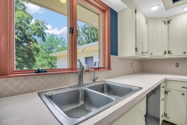1651 Phillips Woods Ln, Urbana, IL 61802 - kitchen with stainless steel dishwasher, light countertops, and backsplash