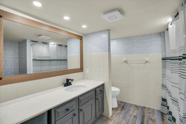 1651 Phillips Woods Ln, Urbana, IL 61802 - bathroom featuring tile walls, vanity, wood finished floors, curtained shower, and recessed lighting