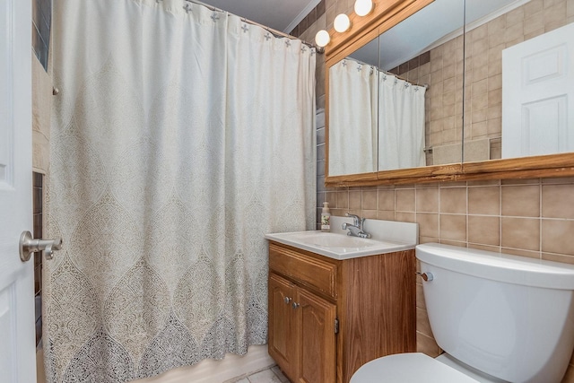 9532 Lexington Ave, Brookfield, IL 60513 - full bathroom with tile walls, toilet, vanity, and curtained shower