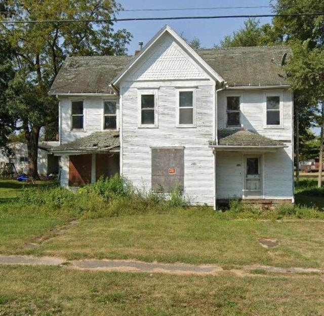 108 S 1st St, Chatsworth, IL 60921 - view of front facade featuring a front lawn