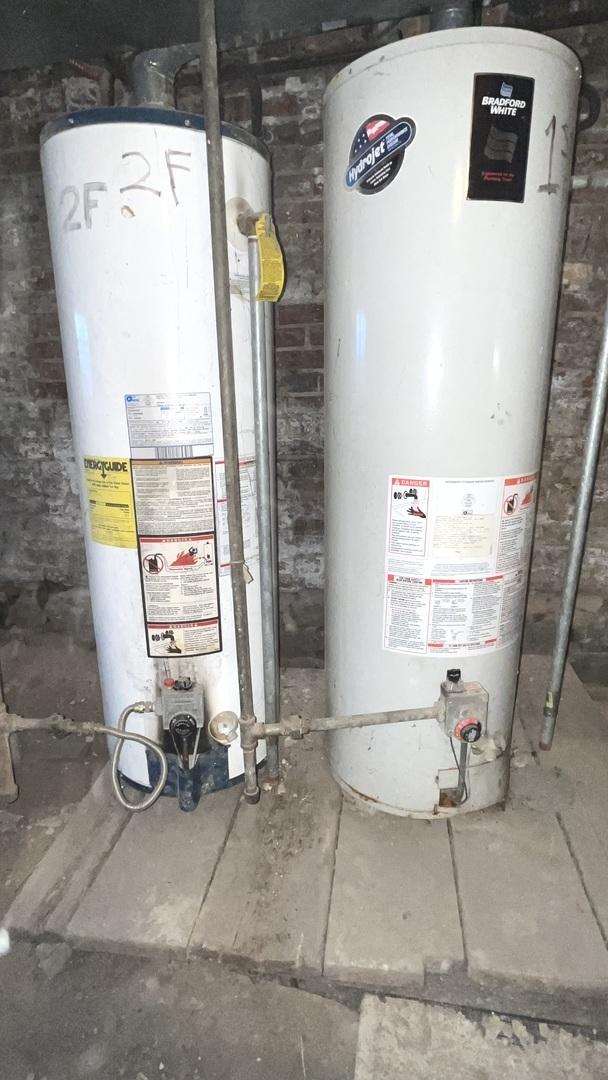 2823 W Flournoy St, Chicago, IL 60612 - utilities with water heater