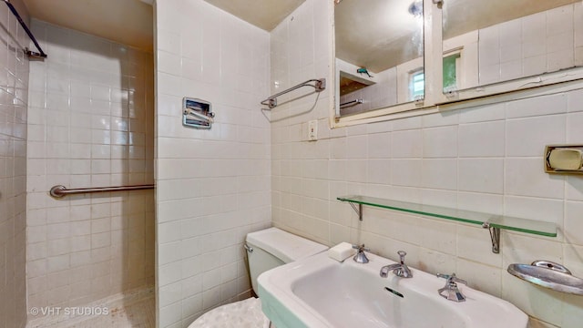 7832 S Paxton Ave, Chicago, IL 60649 - bathroom featuring tile walls and a tile shower