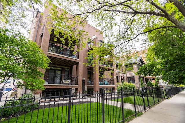 4541 N Malden St Unit 3N, Chicago, IL 60640 - view of property featuring a fenced front yard