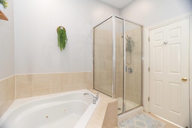 4541 N Malden St Unit 3N, Chicago, IL 60640 - full bathroom featuring a tub with jets and a shower stall