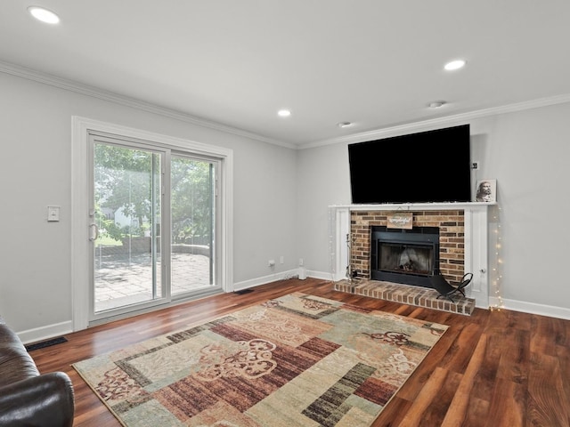 1520 Fordham Ct, Naperville, IL 60565 - living area featuring ornamental molding, wood finished floors, a fireplace, baseboards, and recessed lighting