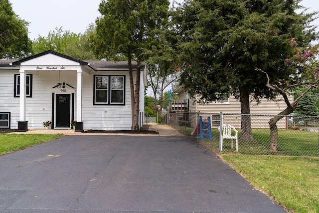 906 Central Park Dr, Round Lake Beach, IL 60073 - view of front facade