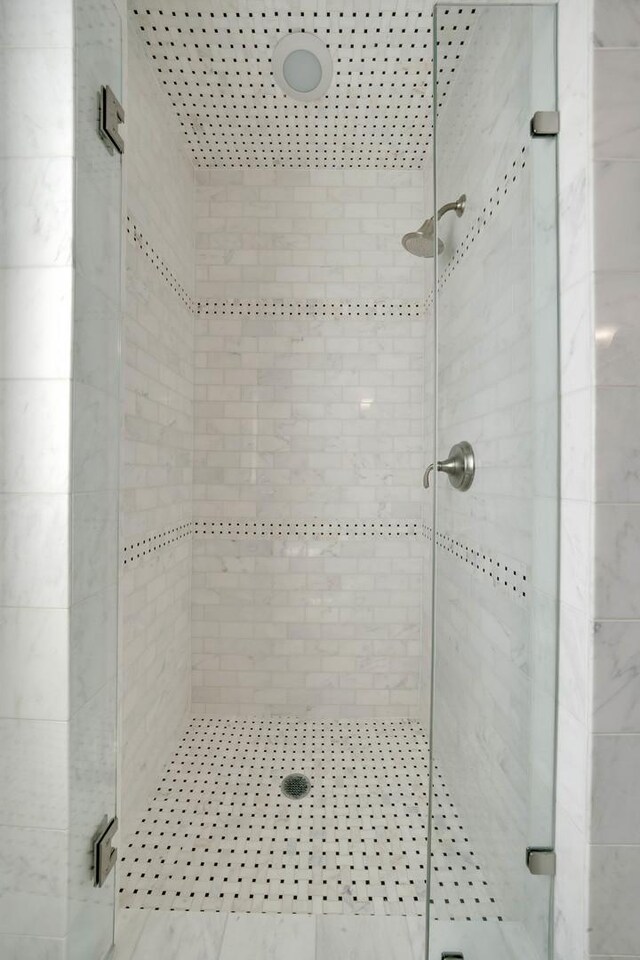 610 Greendale Rd, Glenview, IL 60025 - full bath with a stall shower