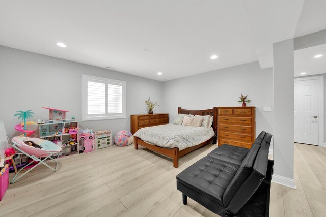 610 Greendale Rd, Glenview, IL 60025 - bedroom featuring light wood-type flooring and recessed lighting