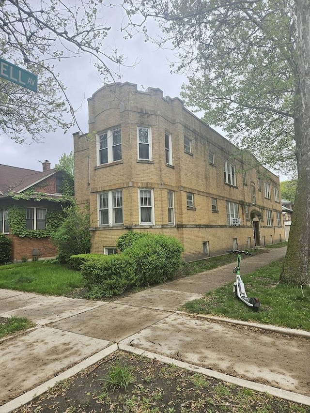 2500 W Coyle Ave, Chicago, IL 60645
