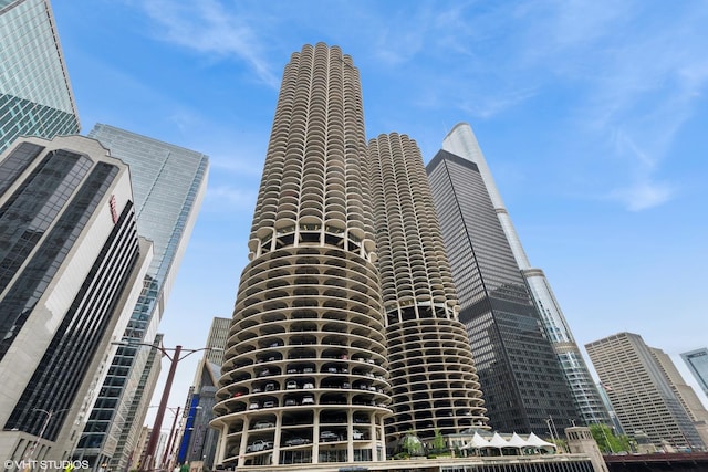 300 N State St Unit 3205, Chicago, IL 60654 - view of property with a city view