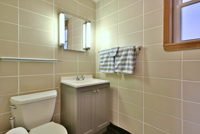 2808 Struckman Ave, River Grove, IL 60171 - half bath featuring tile walls and vanity