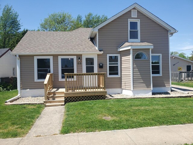 53 N Walnut St, Manteno, IL 60950 - traditional-style home featuring a front yard, a shingled roof, and a deck