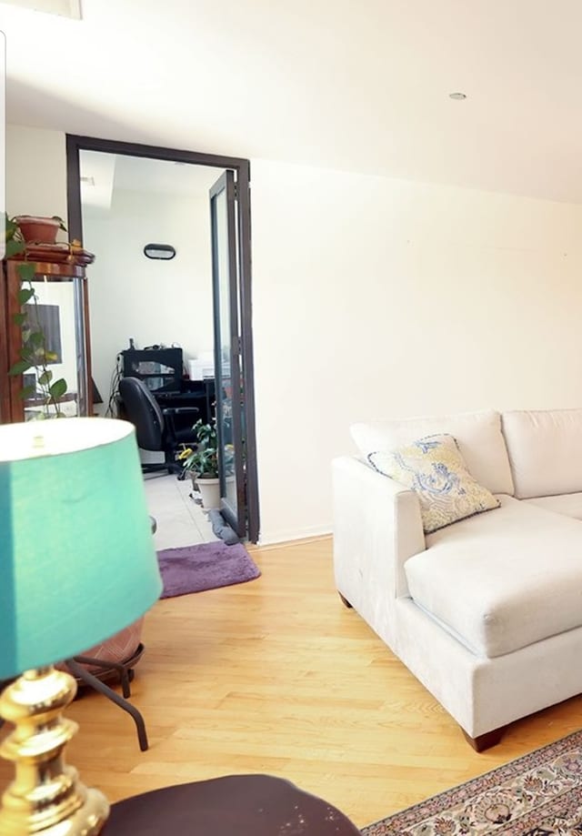 910 S Michigan Ave Unit 1805, Chicago, IL 60605 - living room with light wood-type flooring