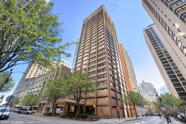 247 E Chestnut St Unit 1102, Chicago, IL 60611 - view of property with a view of city