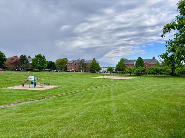 4316 W Shamrock Ln Unit 3C, Mchenry, IL 60050 - surrounding community with a lawn