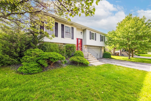 20005 S Mallory Dr, Frankfort, IL 60423 - raised ranch featuring asphalt driveway, a garage, and a front yard