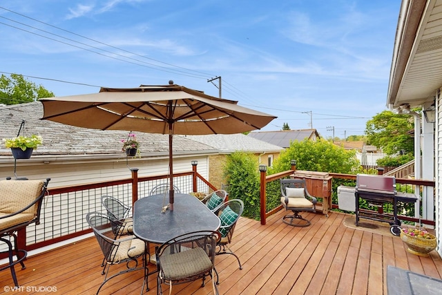 6250 W Holbrook St, Chicago, IL 60646 - wooden deck with outdoor dining area