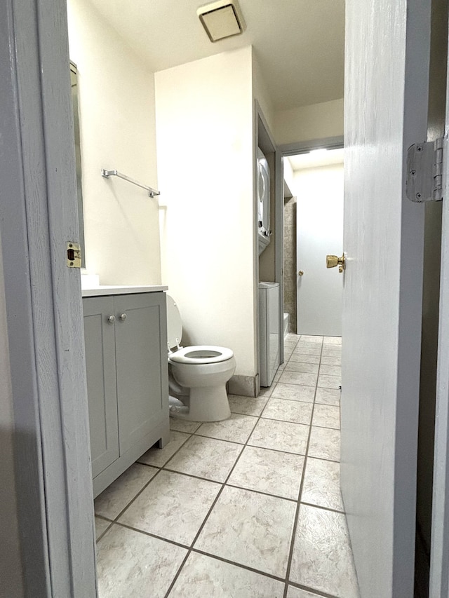 15 Echo Ct Unit 7, Vernon Hills, IL 60061 - bathroom featuring toilet, vanity, and tile patterned flooring
