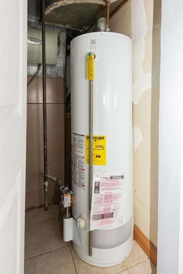 5940 W 88th Pl, Oak Lawn, IL 60453 - utility room featuring water heater