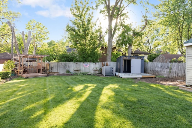 124 N W End Ave, Westmont, IL 60559 - view of yard featuring a wooden deck