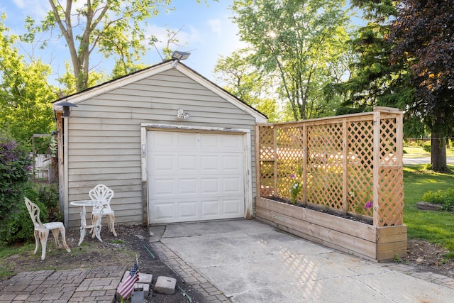 124 N W End Ave, Westmont, IL 60559 - detached garage featuring concrete driveway