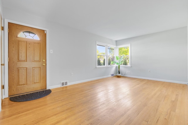 124 N W End Ave, Westmont, IL 60559 - foyer featuring light wood-style floors and baseboards