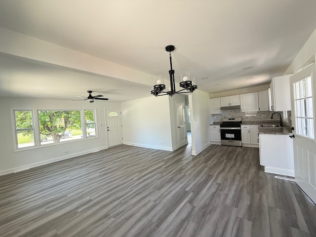 528 Ivy Ct, Round Lake Beach, IL 60073 - unfurnished living room featuring a sink, a chandelier, baseboards, dark wood finished floors, and a ceiling fan