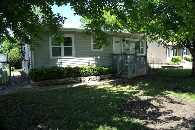 528 Ivy Ct, Round Lake Beach, IL 60073 - view of front of house
