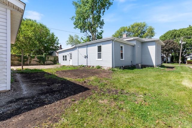 718 Sycamore St, Ottawa, IL 61350 - back of house with central air condition unit