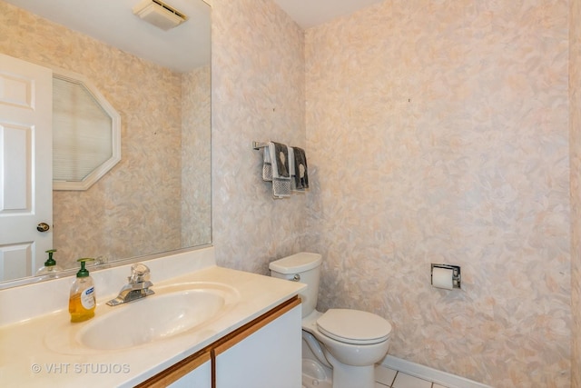 241 Old Oak Ct W, Buffalo Grove, IL 60089 - bathroom featuring tile patterned flooring, toilet, vanity, wallpapered walls, and baseboards