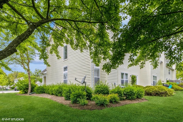 367 S Crown Ct, Palatine, IL 60074 - view of property exterior featuring a yard