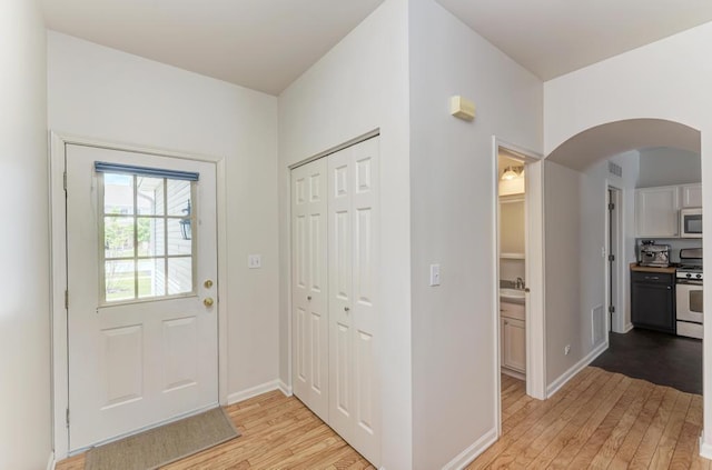 1924 Golden Gate Ln, Naperville, IL 60563 - entrance foyer featuring light wood-type flooring, arched walkways, and baseboards