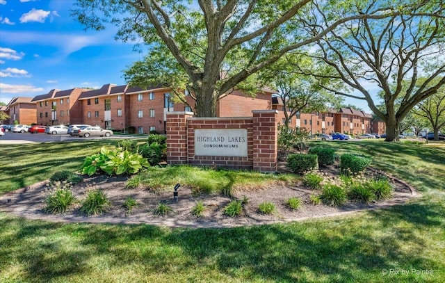 210 E Fountainview Ln Unit 2B, Lombard, IL 60148 - community sign featuring a lawn and a residential view