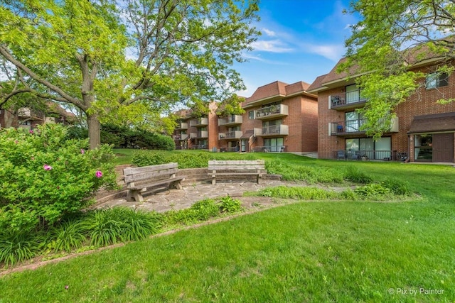 210 E Fountainview Ln Unit 2B, Lombard, IL 60148 - view of property's community featuring a lawn