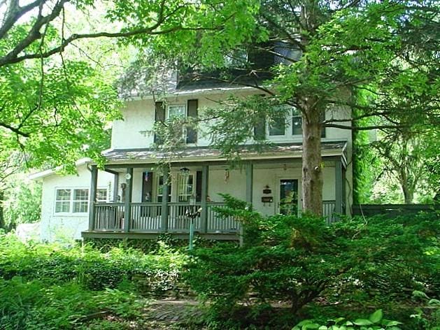 809 S Lynn St, Champaign, IL 61820 - view of front of property with covered porch and stucco siding