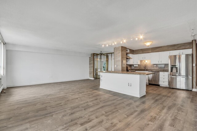 8801 W Golf Rd Unit 10C, Niles, IL 60714 - kitchen featuring stainless steel appliances, rail lighting, white cabinetry, ceiling fan, and wood finished floors