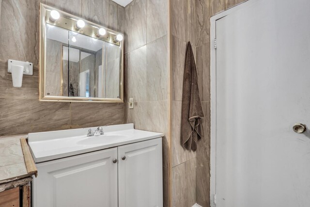 8801 W Golf Rd Unit 10C, Niles, IL 60714 - bathroom featuring tile walls and vanity