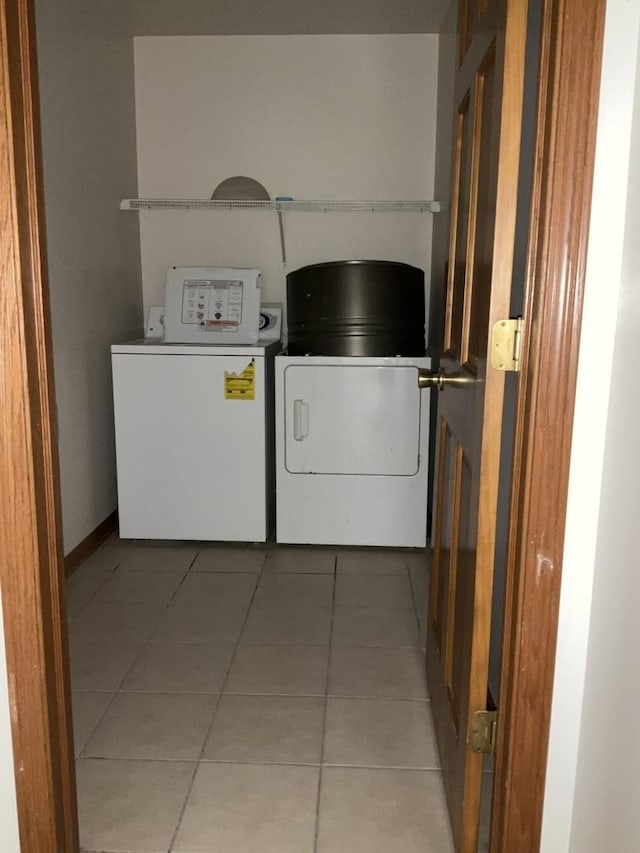 934 Evans St, Ottawa, IL 61350 - laundry room featuring independent washer and dryer and light tile patterned flooring