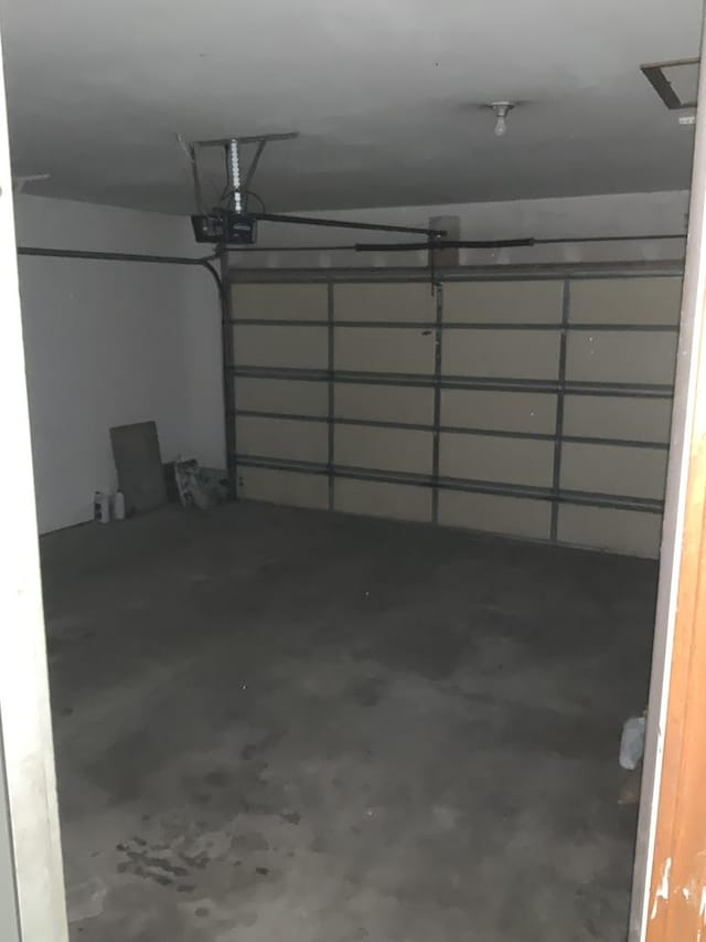 934 Evans St, Ottawa, IL 61350 - garage with a garage door opener