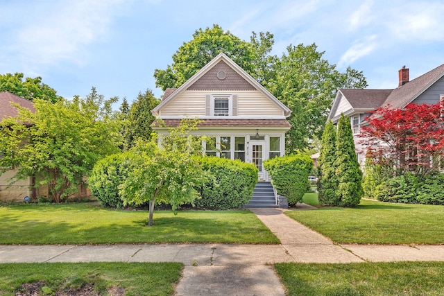 810 Glenwood Ave, Joliet, IL 60435 - view of front facade with a front yard