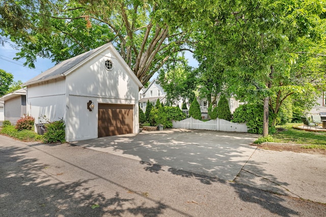 810 Glenwood Ave, Joliet, IL 60435 - garage featuring driveway