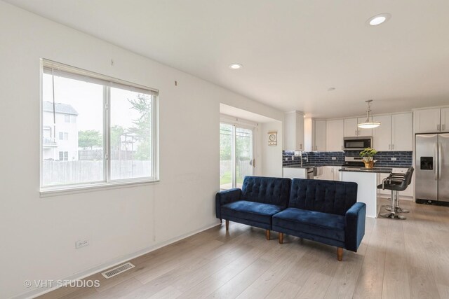 1714 Daybreak Ln, Zion, IL 60099 - living area featuring light wood-style flooring, recessed lighting, and baseboards