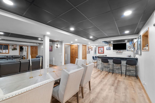 373 W Joliet Hwy, New Lenox, IL 60451 - dining room featuring light wood-style flooring, wet bar, and recessed lighting