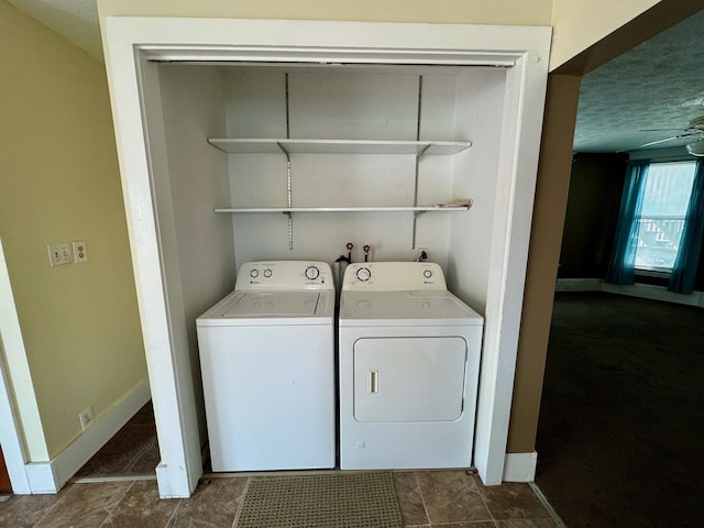 1303 W Locust St, Bloomington, IL 61701 - laundry room featuring washer and clothes dryer, baseboards, and a textured ceiling