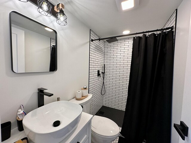 2034 Gittleson Rd, Rochelle, IL 61068 - full bath with a tile shower, toilet, and vanity