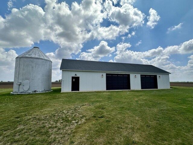 2034 Gittleson Rd, Rochelle, IL 61068 - view of pole building featuring a lawn