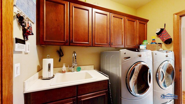 1535 S Douglas Ave, Arlington Heights, IL 60005 - laundry area featuring cabinet space and separate washer and dryer