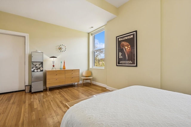 612 W Barry Ave Unit 3, Chicago, IL 60657 - bedroom featuring light wood finished floors and baseboards