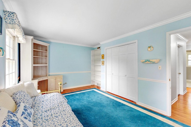 140 N Quincy St, Hinsdale, IL 60521 - living area with wood finished floors and ornamental molding